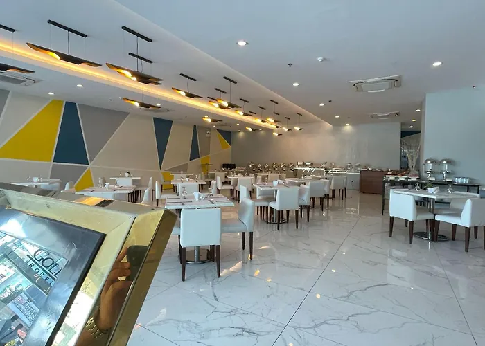 Отель Golden Peak & 3*